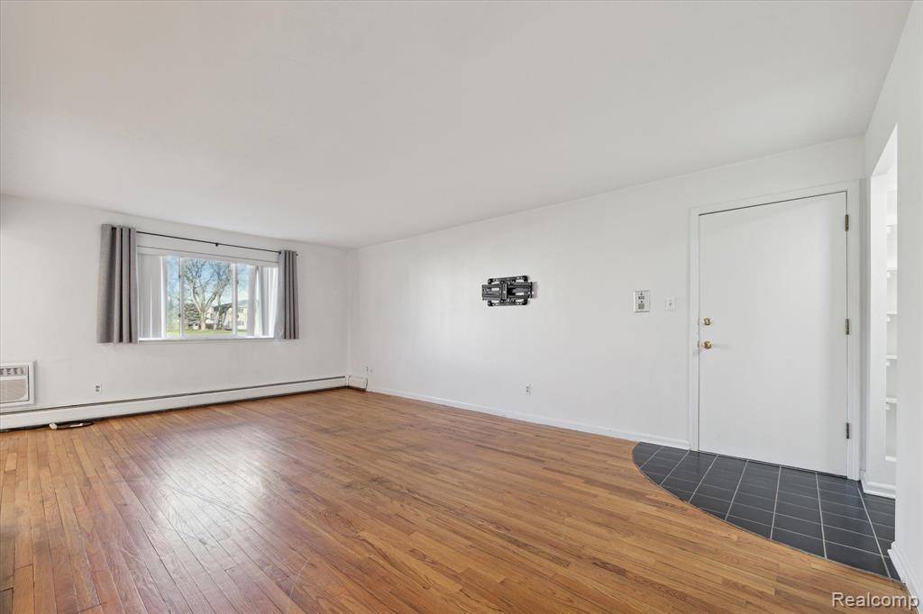 Bloomfield Twp, MI 48302,4113 TELEGRAPH Road D-126