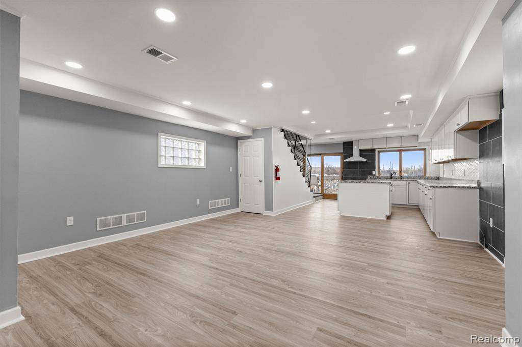 Wyandotte, MI 48192,9 WALNUT Street