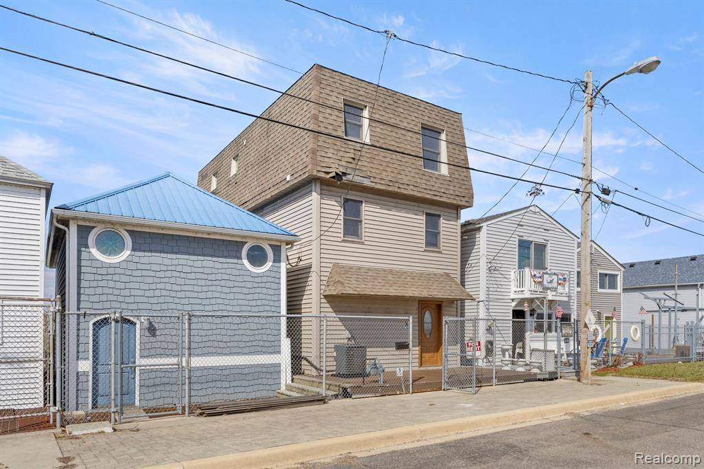 Wyandotte, MI 48192,9 WALNUT Street