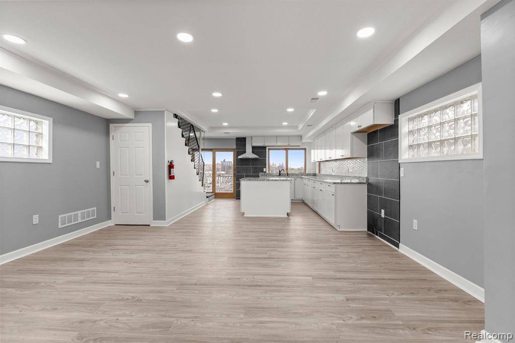 Wyandotte, MI 48192,9 WALNUT Street