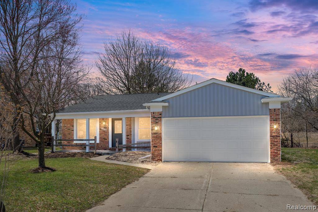 Waterford Twp, MI 48327,1234 MEADOWCREST Drive