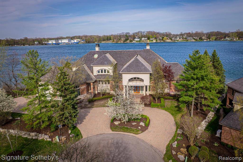 Fenton Twp, MI 48430,82 CHATEAUX DU LAC