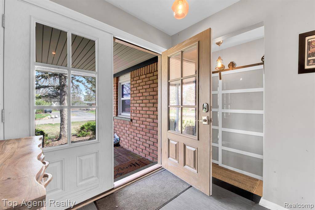 Troy, MI 48084,2755 TOWNHILL