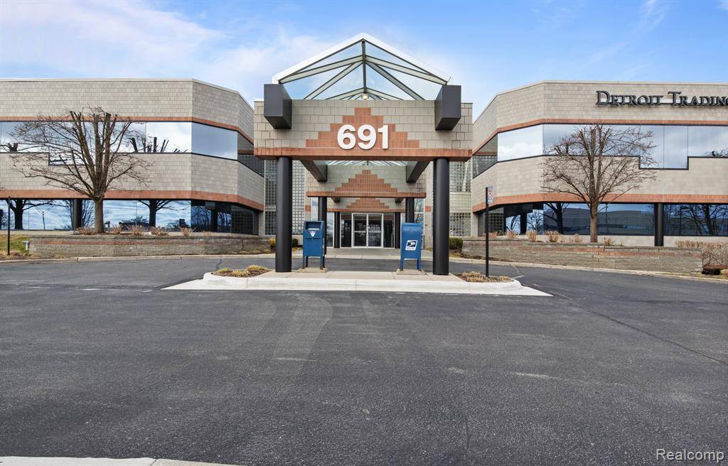 Auburn Hills, MI 48326,691 N Squirrel Road 120
