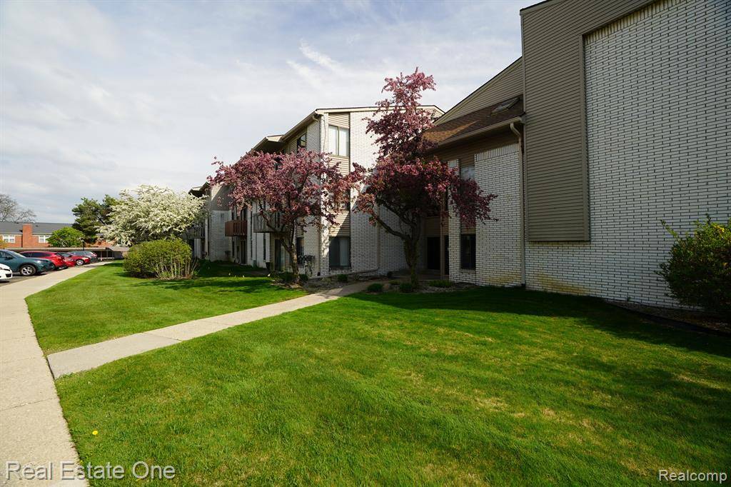 Farmington Hills, MI 48334,32013 W 12 MILE Road 306
