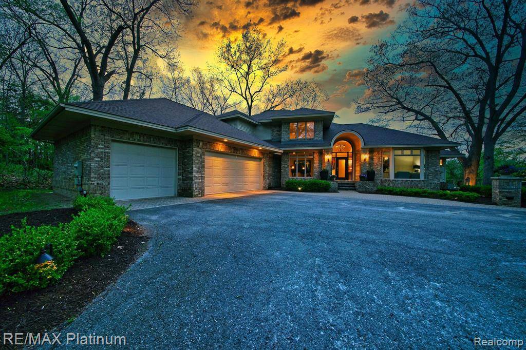 Ann Arbor, MI 48105,5519 GREAT HAWK Circle