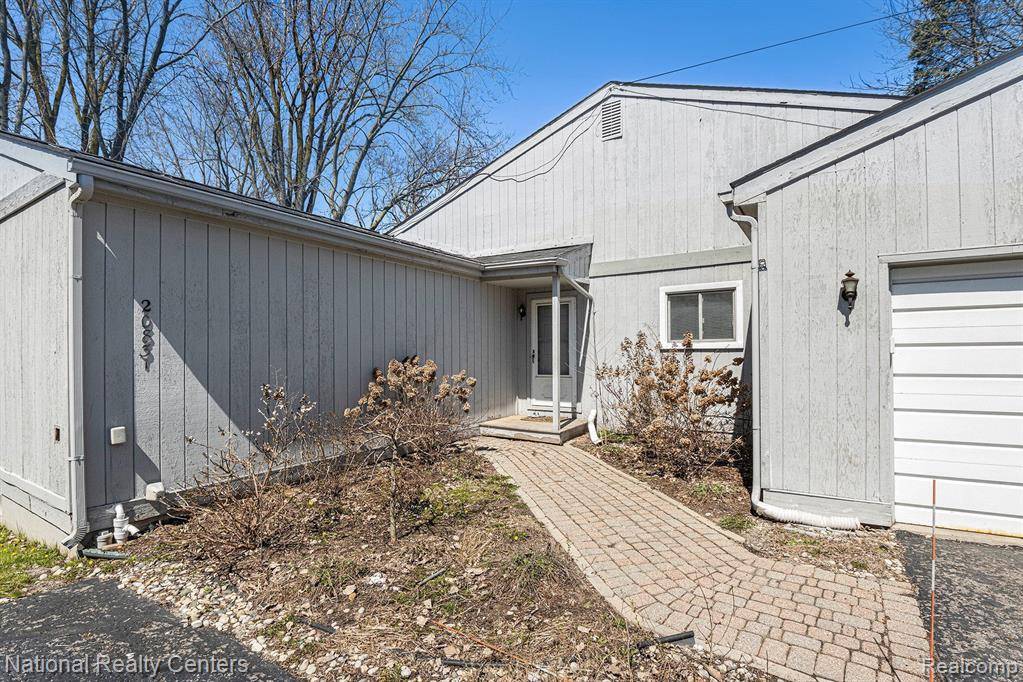 Farmington Hills, MI 48336,20831 ORCHARD LAKE Road