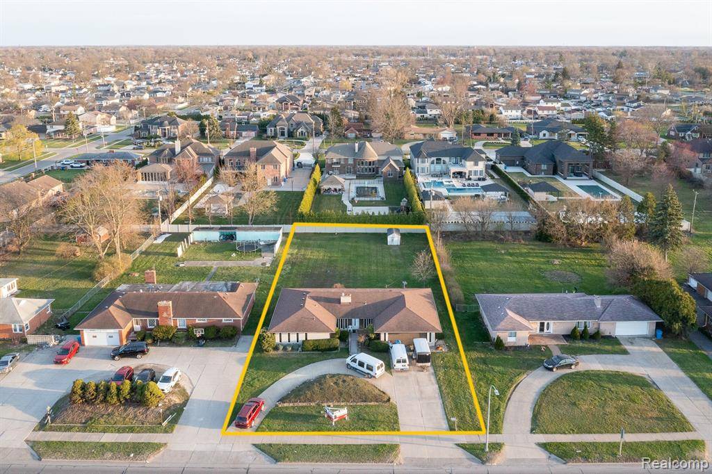 Dearborn Heights, MI 48127,27105 FORD Road