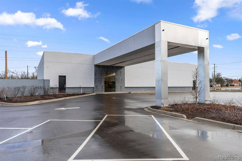 Detroit, MI 48219,22925 W 8 MILE Road