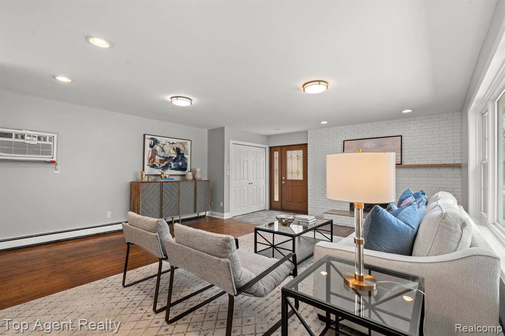 Rochester Hills, MI 48307,1593 Parke Street