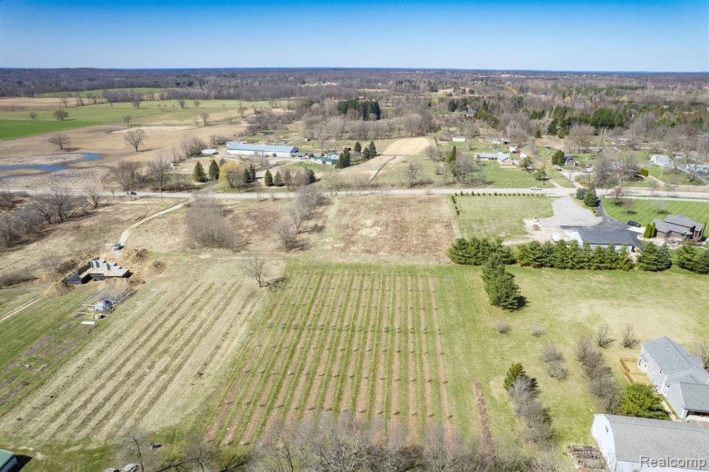 Brandon Twp, MI 48462,000 OAKWOOD RD PARCEL A Road