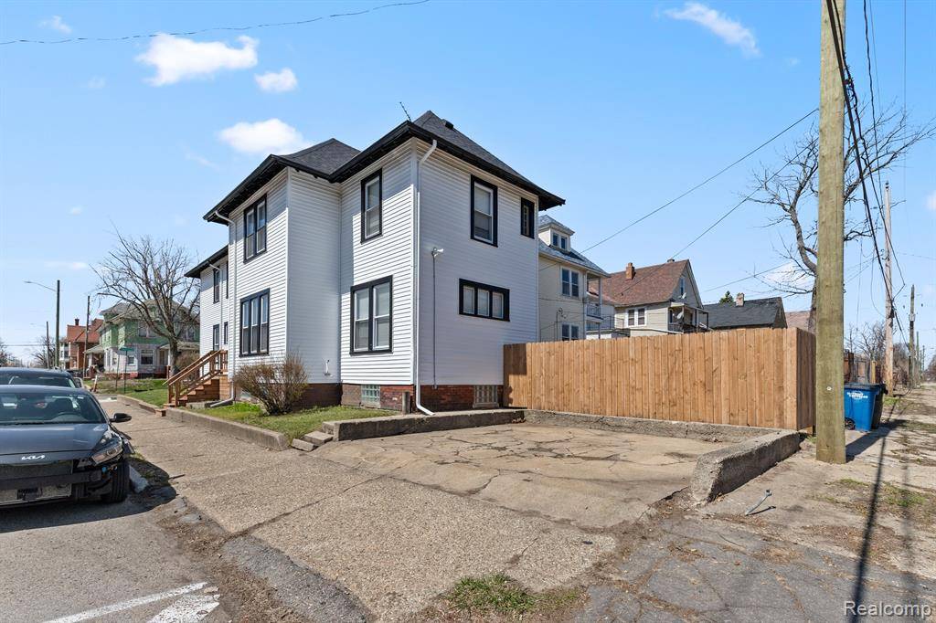 Detroit, MI 48214,7407 E Vernor Hwy