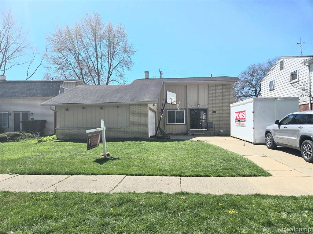 St. Clair Shores, MI 48080,20006 SALISBURY Street