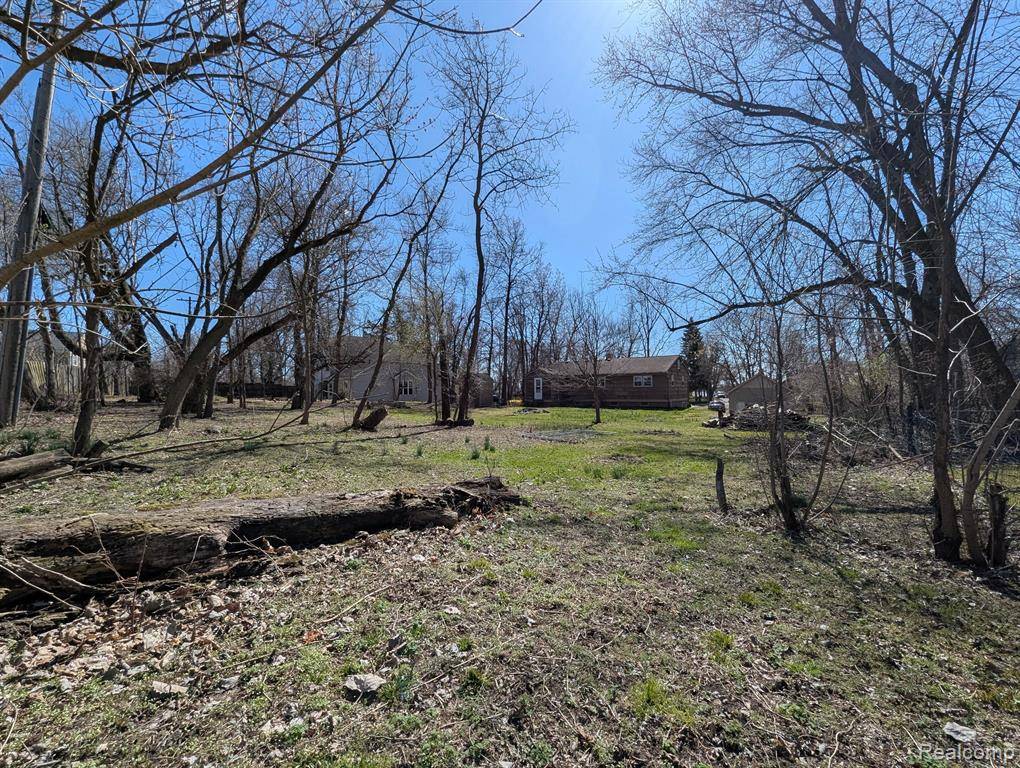 Walled Lake, MI 48390,835 Bluffton Street