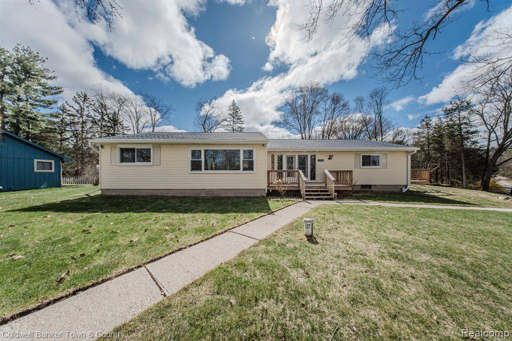 Hamburg Twp, MI 48169,11685 HIGHRIDGE Drive
