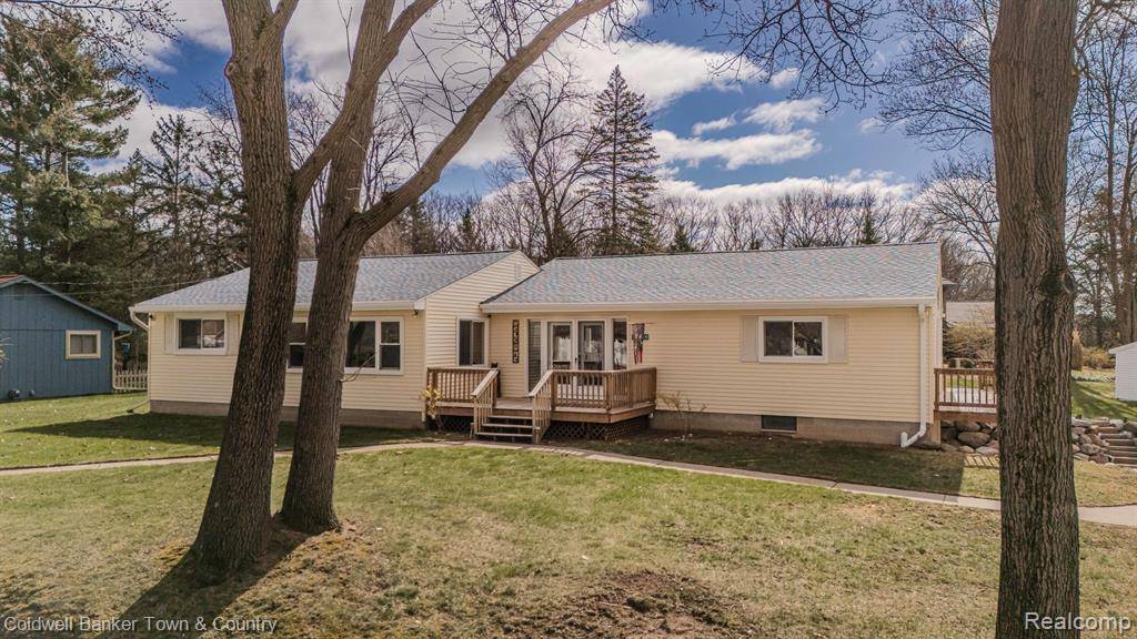 Hamburg Twp, MI 48169,11685 HIGHRIDGE Drive