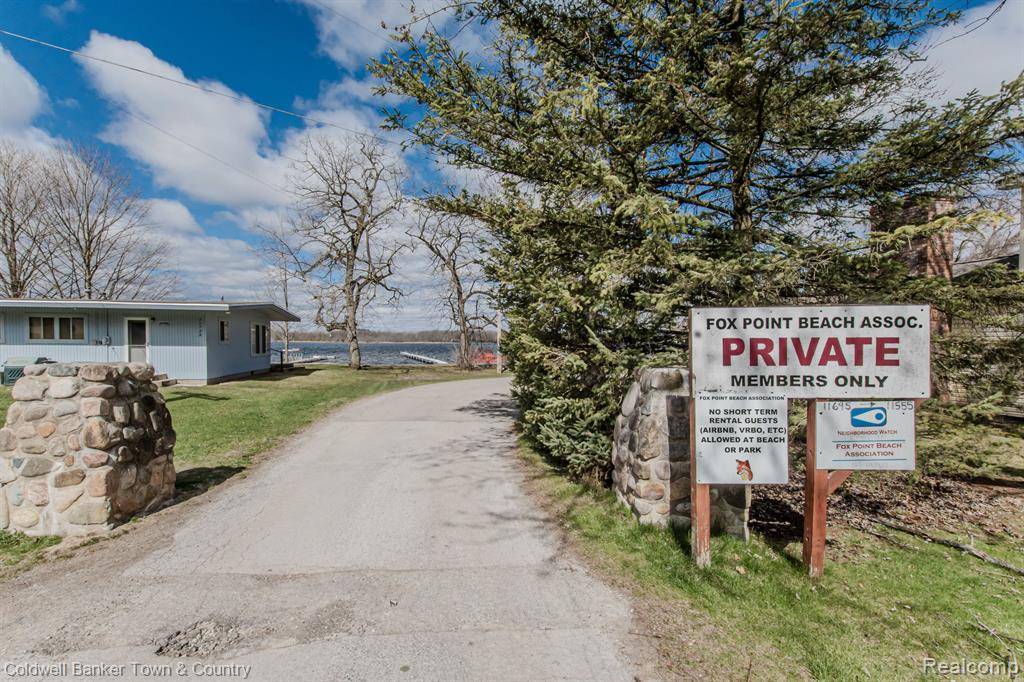 Hamburg Twp, MI 48169,11685 HIGHRIDGE Drive