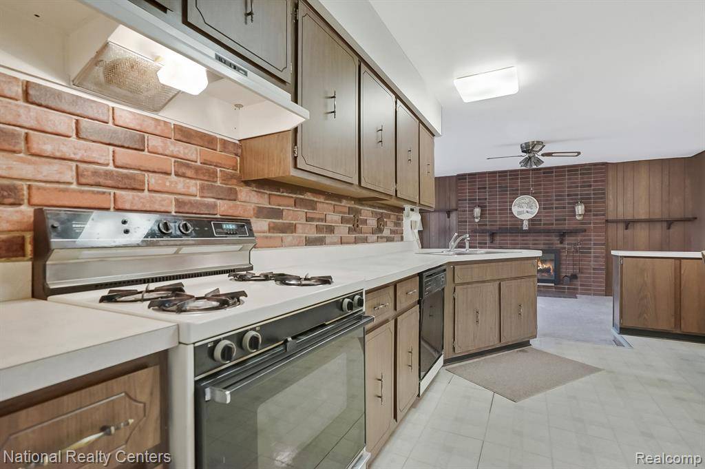Livonia, MI 48154,39091 GRENNADA Street
