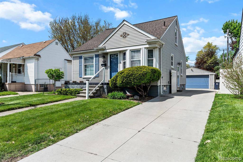 Royal Oak, MI 48073,309 E 12 MILE Road