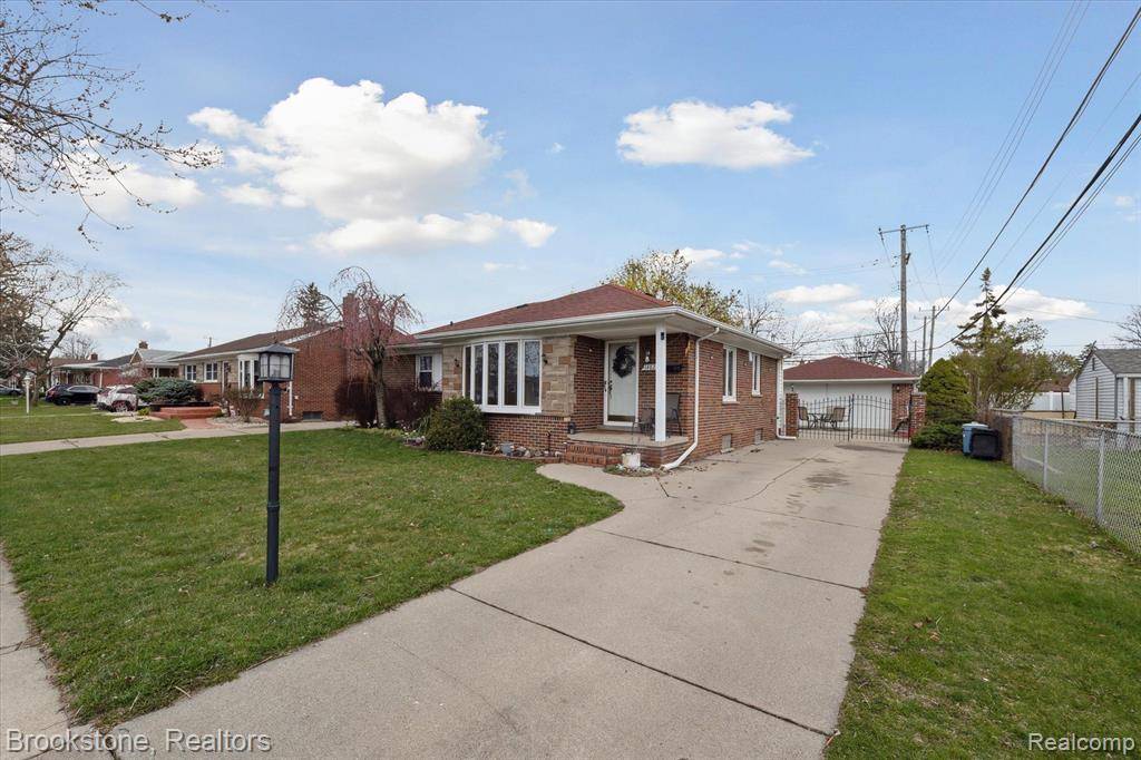 Allen Park, MI 48101,14828 ENGLEWOOD Avenue