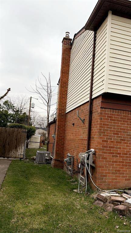 Sterling Heights, MI 48312,8452 DONCASTER Drive