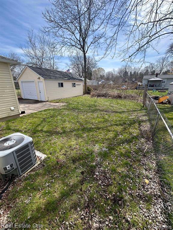 Burton, MI 48509,6044 PEARL Street