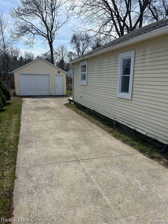 Burton, MI 48509,6044 PEARL Street