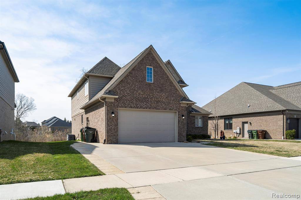 Shelby Twp, MI 48316,54623 LAWSON CREEK Drive