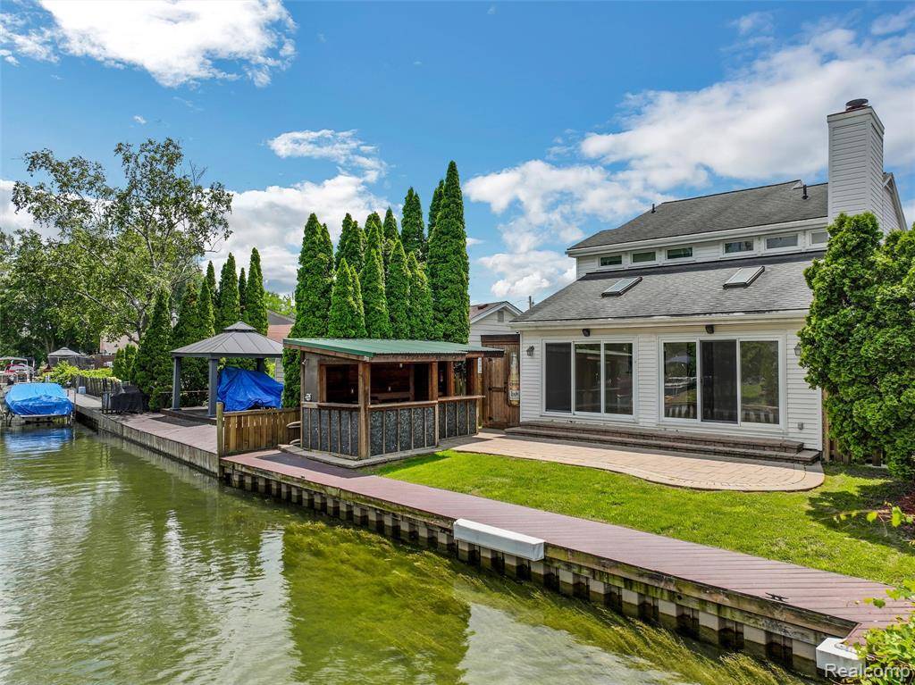 Waterford Twp, MI 48328,1411 RIVONA Drive