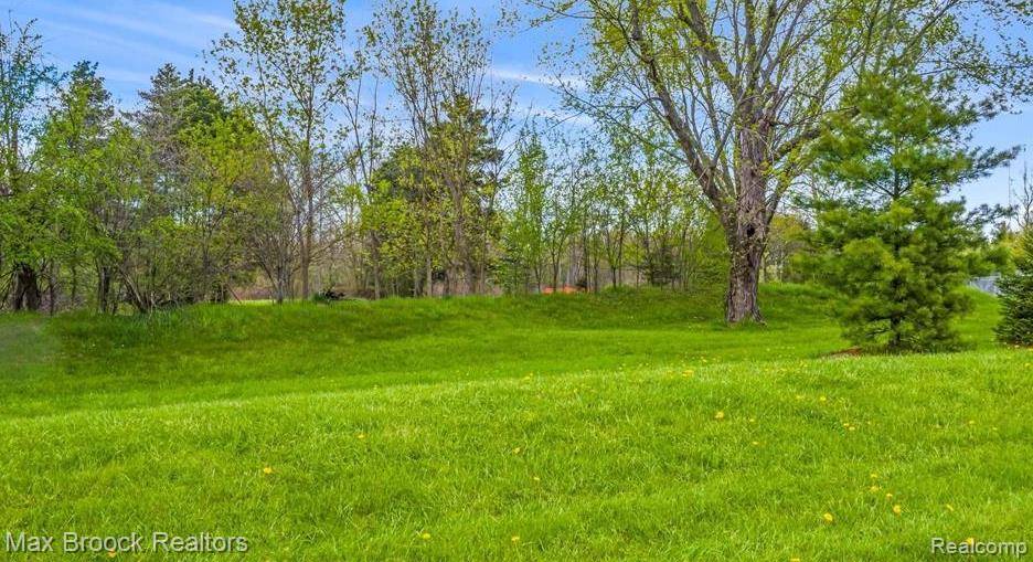 West Bloomfield Twp, MI 48324,5660 Hickock