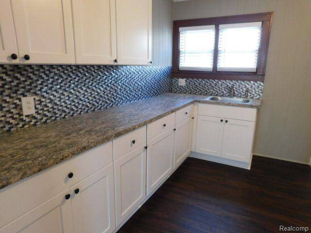 Eastpointe, MI 48021,16476 MANCHESTER Avenue
