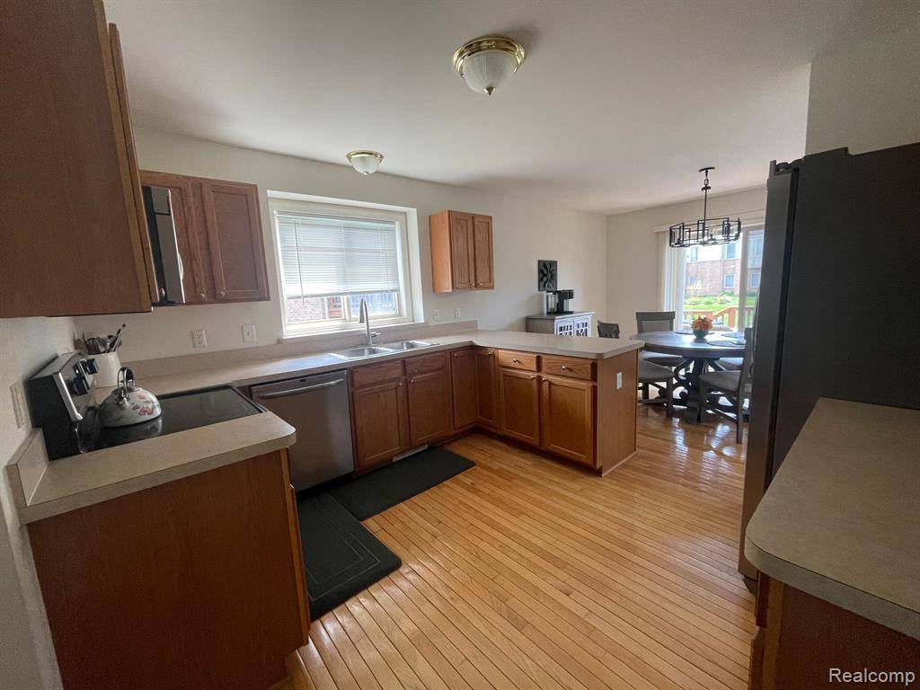 Commerce Twp, MI 48382,6181 WARWICK Drive