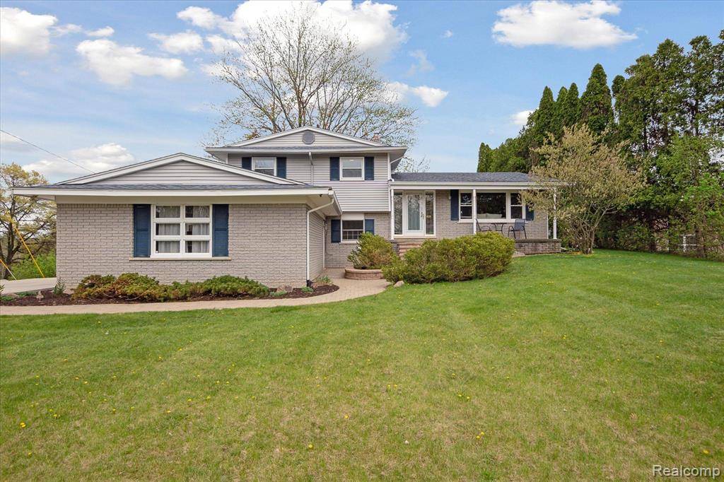 West Bloomfield Twp, MI 48322,7915 LITTLE FARM Lane