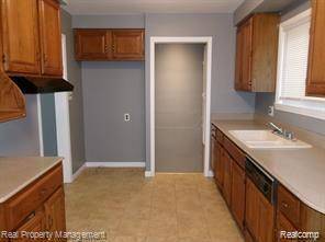 Eastpointe, MI 48021,24306 VALLEY Avenue