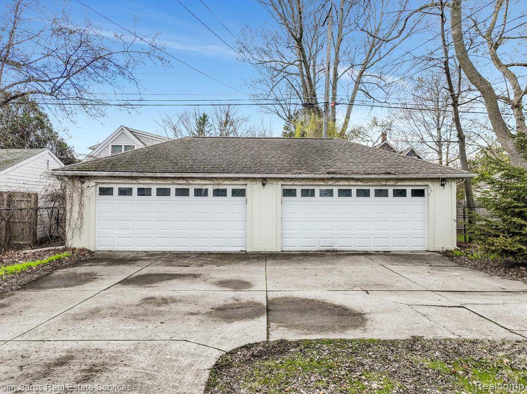 Grosse Pointe, MI 48230,475 SAINT CLAIR Street