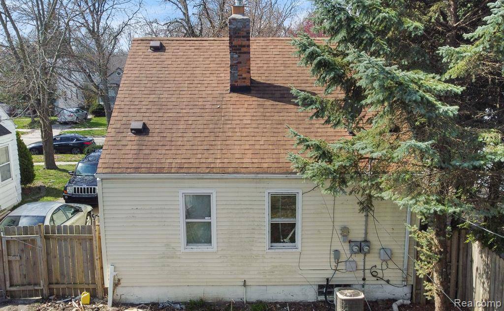 Harper Woods, MI 48225,19637 WASHTENAW Street
