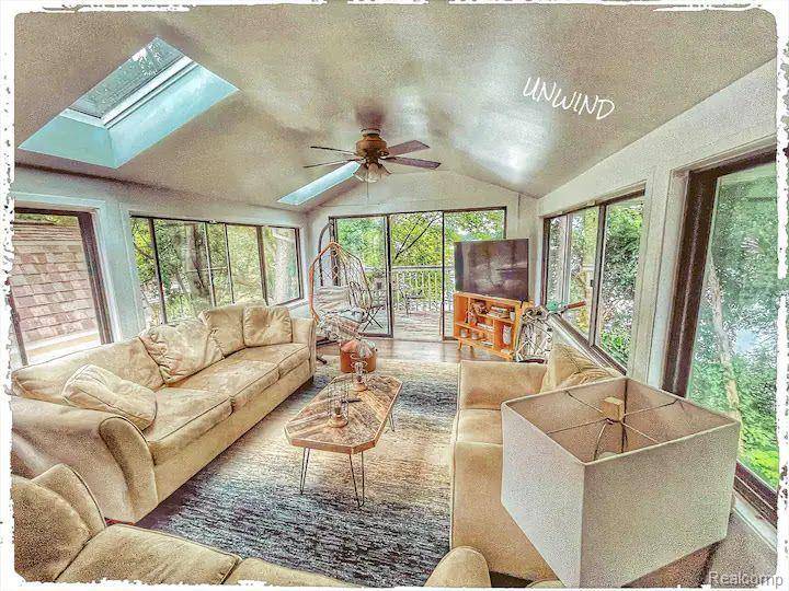 Lake Orion Vlg, MI 48362,520 BELLEVUE Avenue