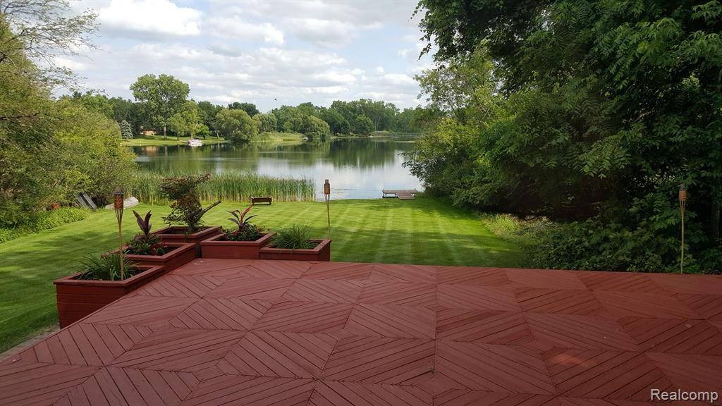 West Bloomfield Twp, MI 48324,2668 BAY Drive