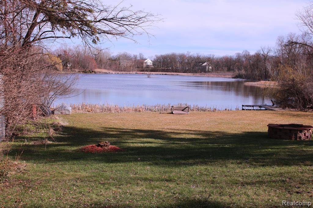 West Bloomfield Twp, MI 48324,2668 BAY Drive