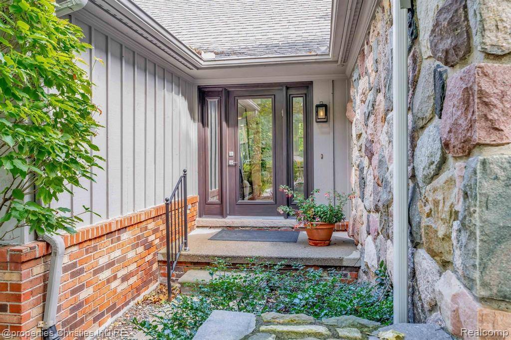 Birmingham, MI 48009,736  Hidden Ravines  Drive 4