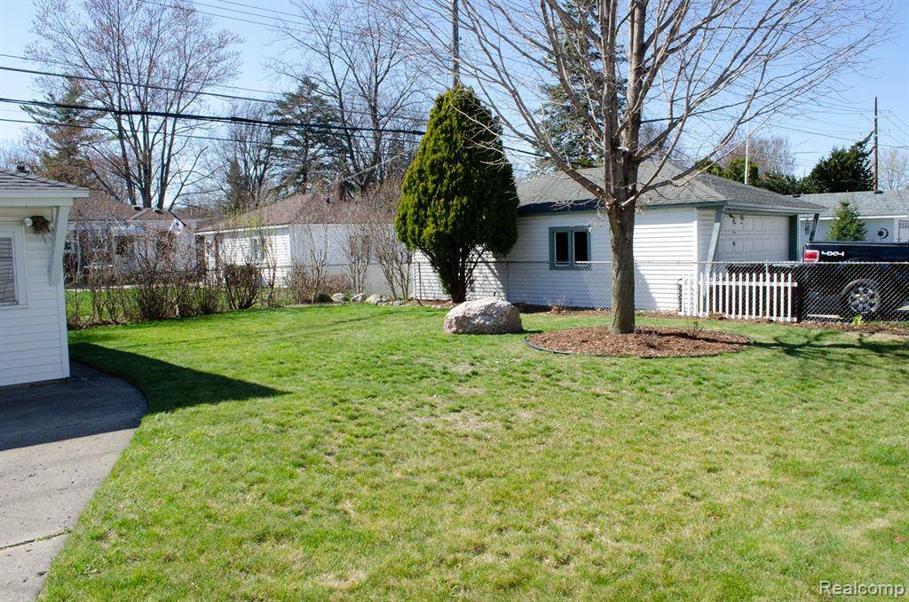Livonia, MI 48150,9819 WESTMORE Street