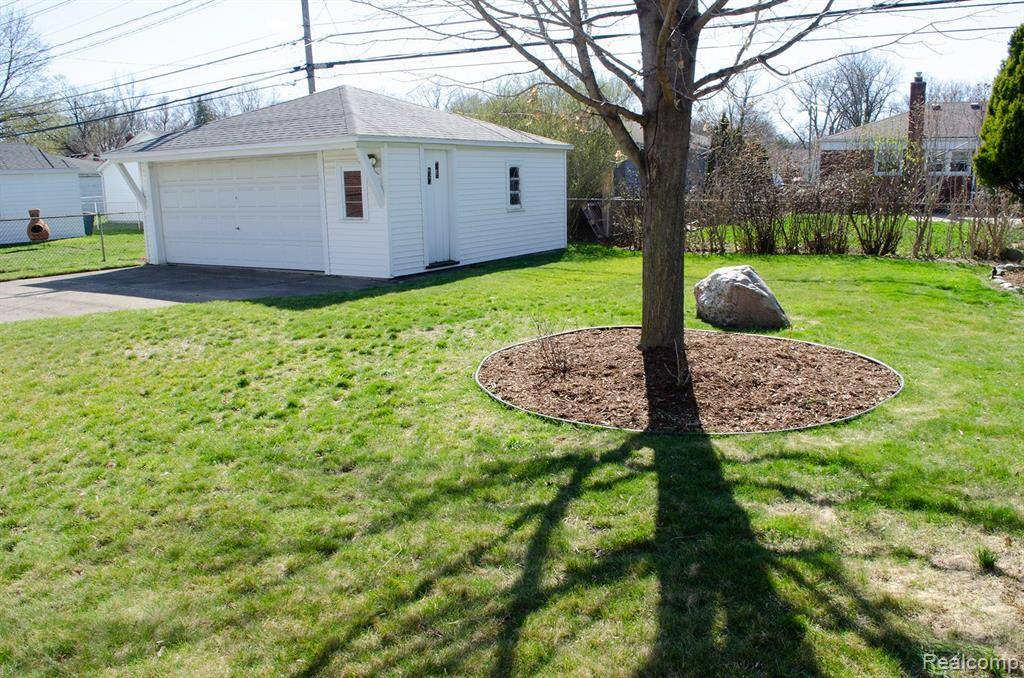 Livonia, MI 48150,9819 WESTMORE Street