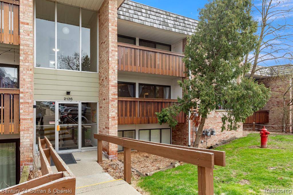 Ann Arbor, MI 48103,2126 PAULINE Boulevard 202