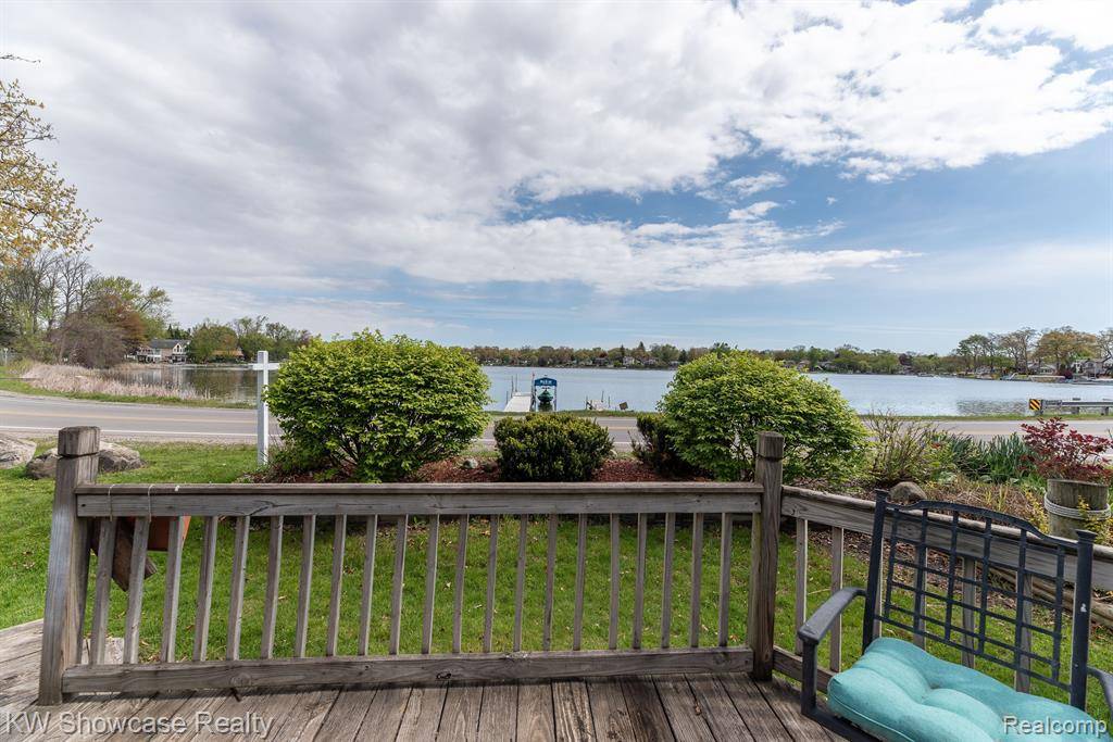Commerce Twp, MI 48382,8665 Cooley Lake Road