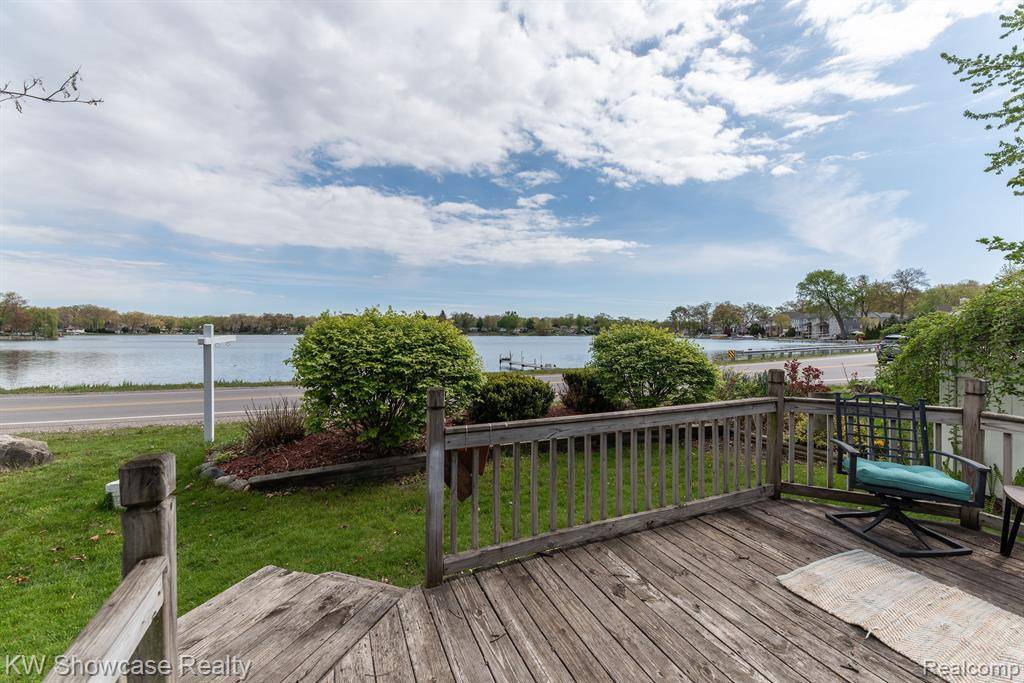 Commerce Twp, MI 48382,8665 Cooley Lake Road