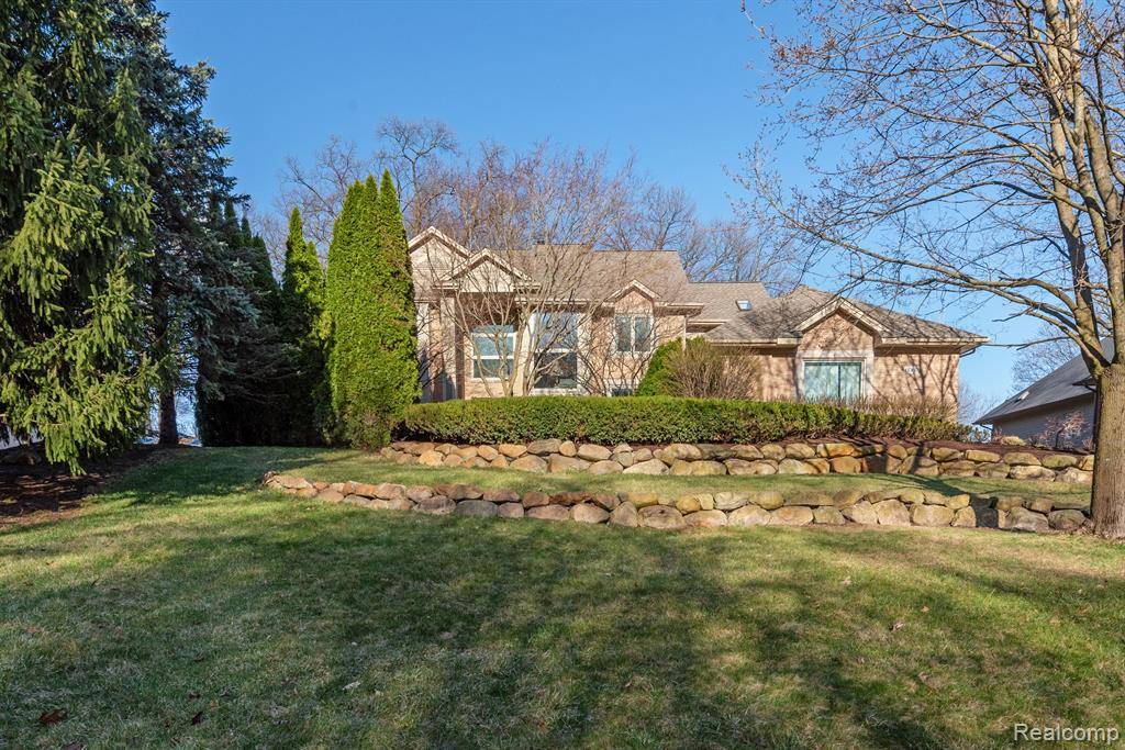 Commerce Twp, MI 48382,6060 TURNBERRY Drive