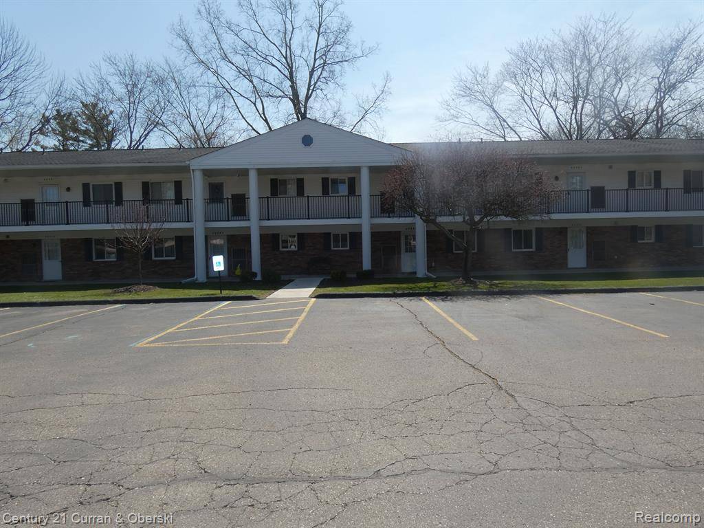 Plymouth Twp, MI 48170,42563 PLYMOUTH HOLLOW Drive