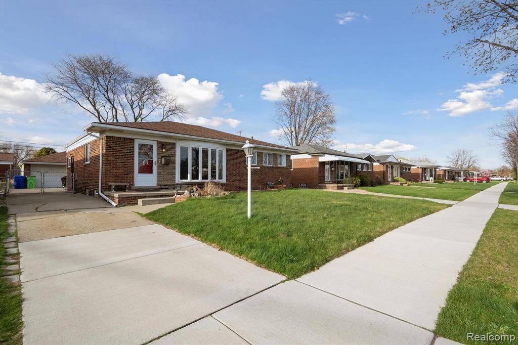 Fraser, MI 48026,18011 Airport