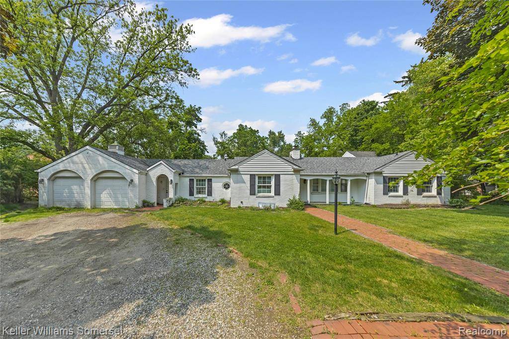 Beverly Hills Vlg, MI 48025,21700 W 13 MILE Road