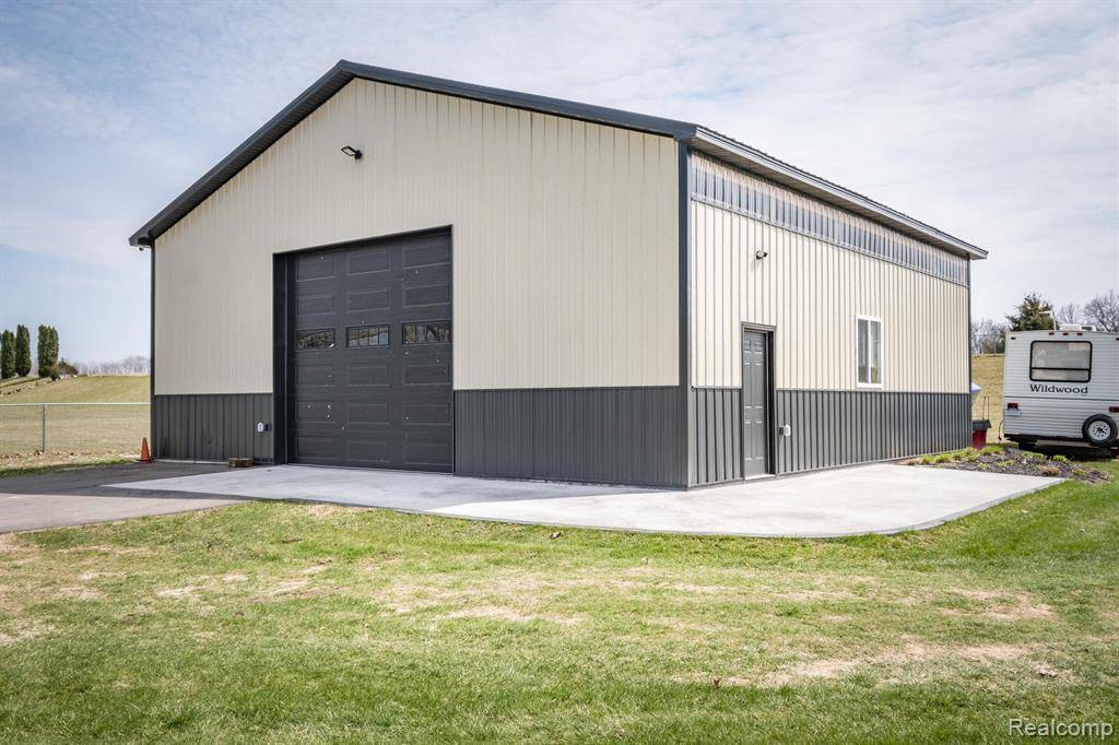 Brighton Twp, MI 48114,11836 LARKINS Road